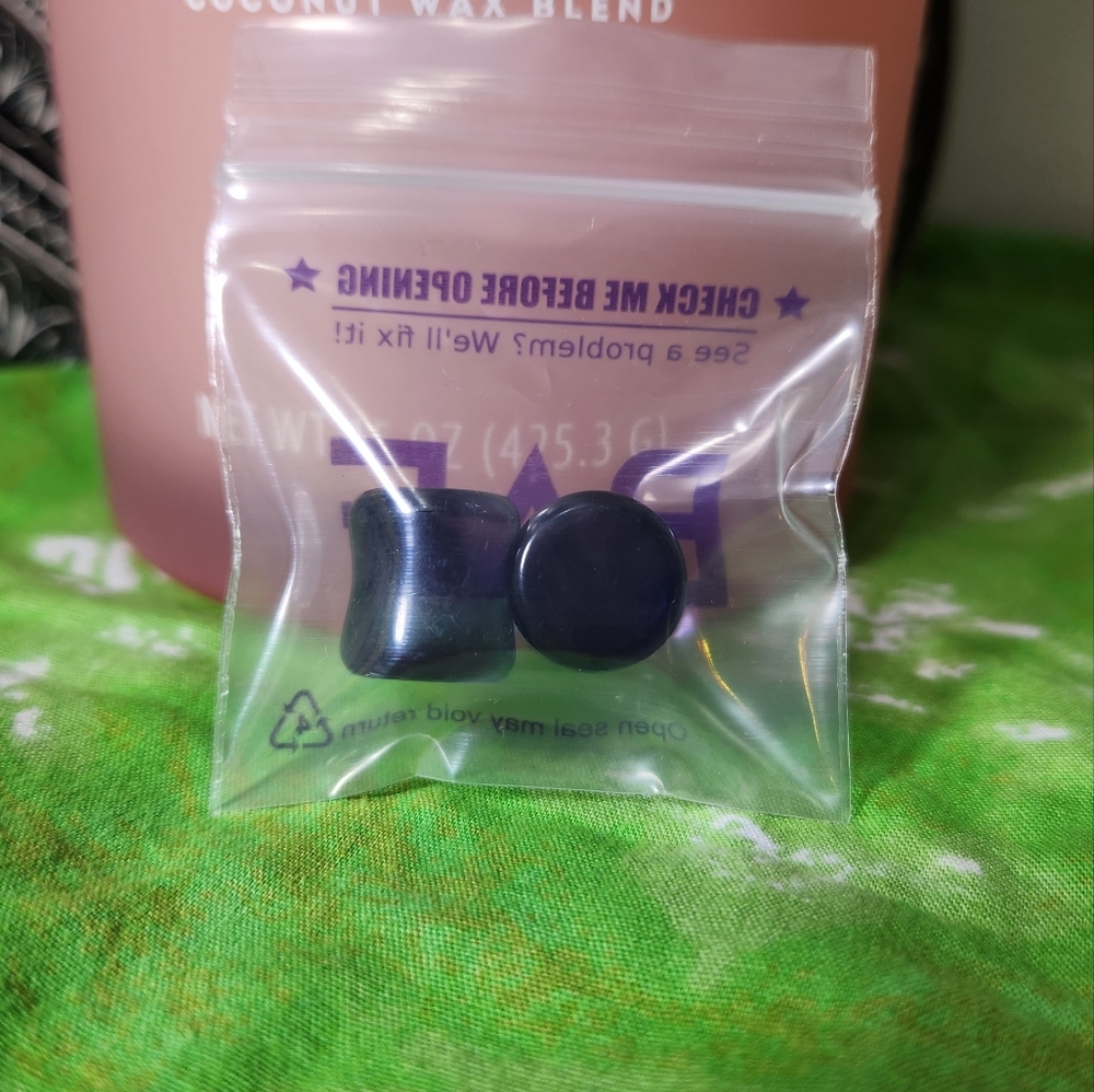Glass Purple Plugs Tunnels 1/2" - Picture 4 of 6
